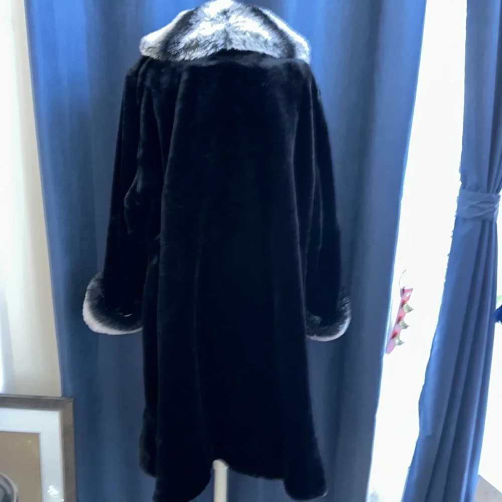 ⭐️SALE⭐️ Rachel Zoe Black Faux Fur Coat NWOT - Picture 5 of 17